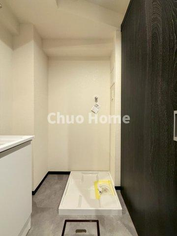 第2お花茶屋ダイヤモンドマンションのランドリースペース|【ランドリースペース】担当者がスケールを持ち歩いておりますので、ご見学時には現在お使いの洗濯機などがきちんと収まるかなどもチェックして下さい。見学前に測っておくと非常に便利だと思います。