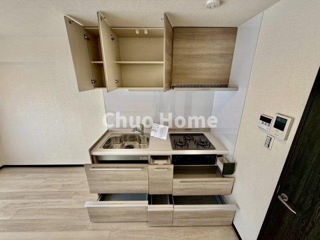 第2お花茶屋ダイヤモンドマンションのキッチン|ワイドで収納豊富なシステムキッチン