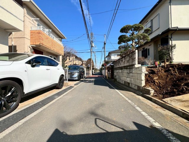 【前面道路含む現地写真】 | 練馬区富士見台３丁目　売地　B区画 | 落ち着いた住宅街の一角、ゆったり過ごせる住環境になります