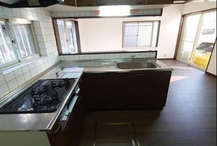 中古戸建　岩出市中島のキッチン|コンパクトなキッチンで掃除もラクラク