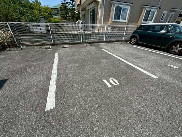 カロッテ　ガルテンの駐車場