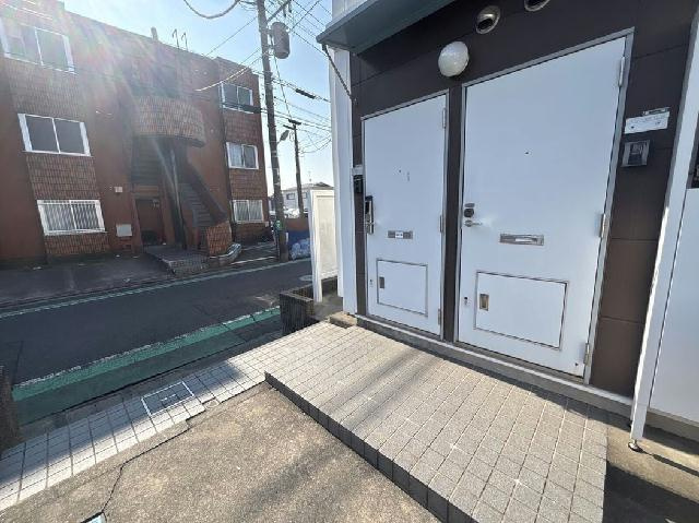 レオパレスカガヤキⅠのエントランス