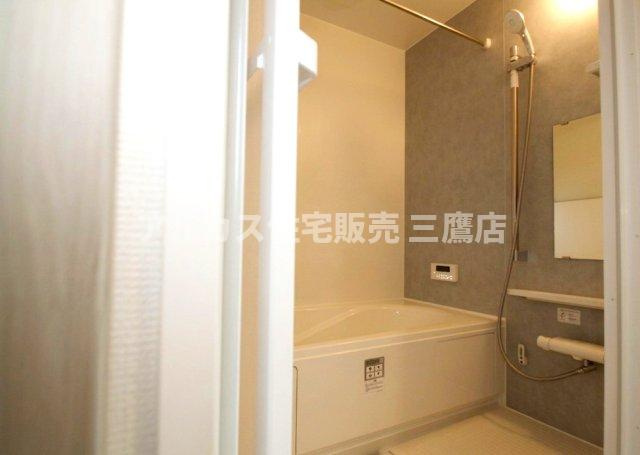 中央線 吉祥寺駅 バス13分 天神前停歩5分 三鷹市北野3丁目 新築戸建の浴室