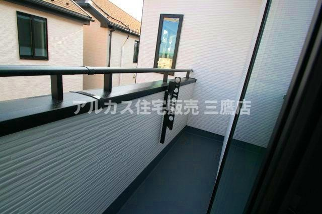 中央線 吉祥寺駅 バス13分 天神前停歩5分 三鷹市北野3丁目 新築戸建のバルコニー