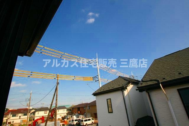 中央線 吉祥寺駅 バス13分 天神前停歩5分 三鷹市北野3丁目 新築戸建のバルコニー