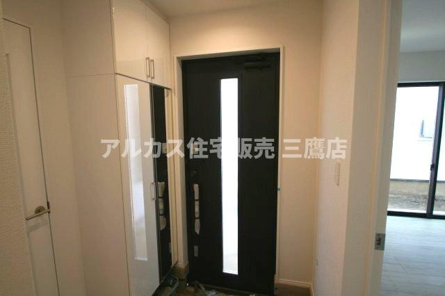 中央線 吉祥寺駅 バス13分 天神前停歩5分 三鷹市北野3丁目 新築戸建の玄関