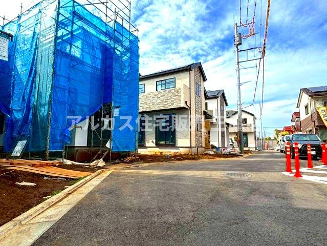 中央線 吉祥寺駅 バス13分 天神前停歩5分 三鷹市北野3丁目 新築戸建の前面道路含む現地写真
