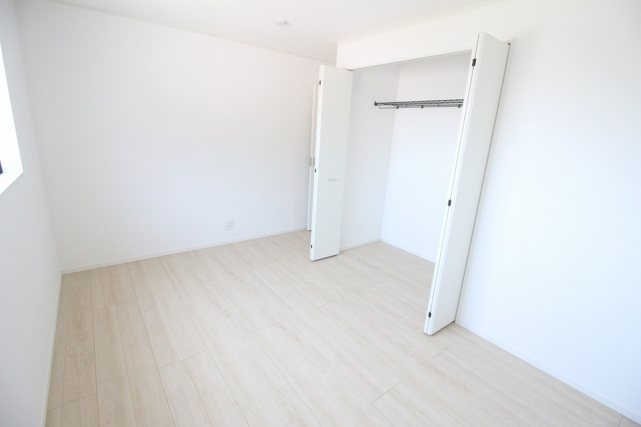 壬生町幸町2丁目 第6の子供部屋|2階北東側洋室7.2帖は、ベッドやデスクを置いてもゆとりのある広さ。お子さまの成長に合わせて長く使いやすいお部屋です。