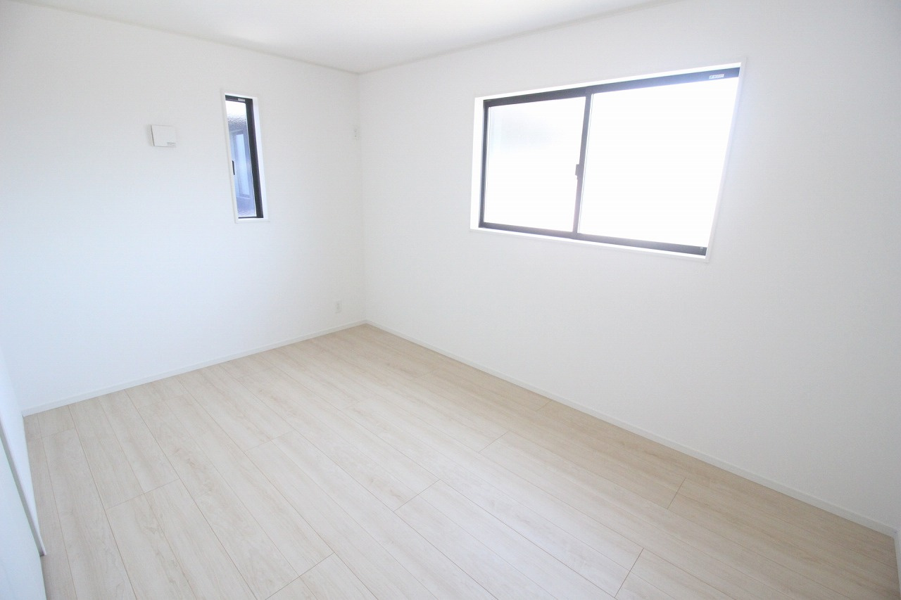 壬生町幸町2丁目 第6の子供部屋|収納付きなので、お洋服や学校用品もすっきり整理できます。家具のレイアウトもしやすく、自分らしい空間づくりを楽しめます。