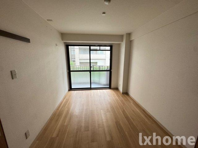 クレールの寝室|広くて明るい寝室