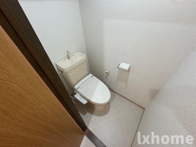 クレールのトイレ|落ち着いた色調のトイレです