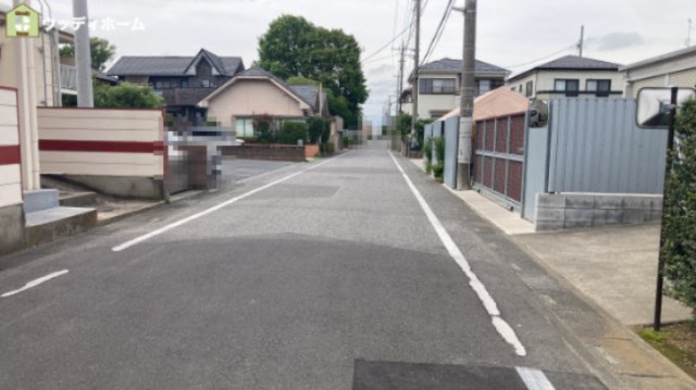 越谷市花田4丁目　新築一戸建て　A号棟の前面道路含む現地写真
