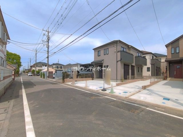 越谷市花田4丁目　新築一戸建て　B号棟の前面道路含む現地写真