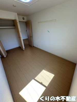 【寝室】 | ツインズハウスＭ | 明るい室内です