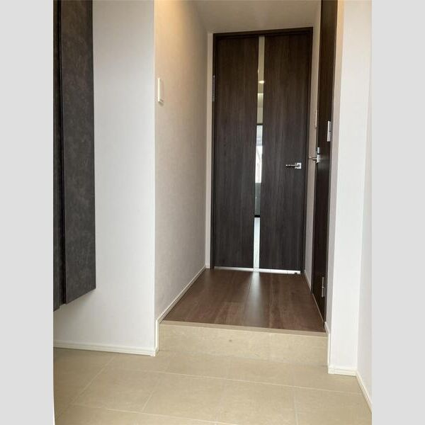 S-RESIDENCE六ツ門abreastⅡの玄関|明るい玄関です