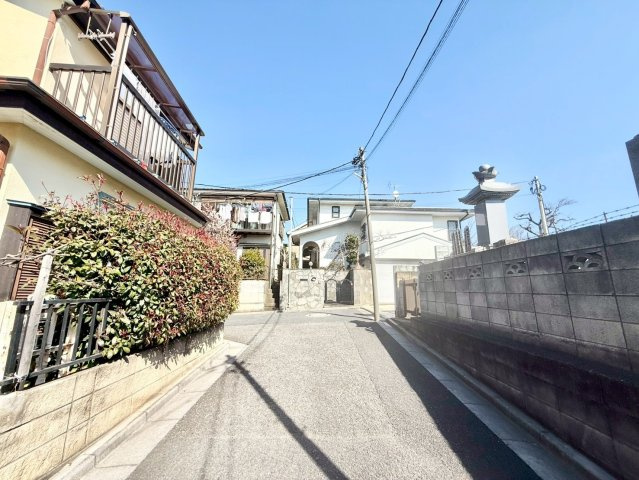 板橋区成増4丁目　中古戸建の前面道路含む現地写真|2026.02.21撮影

現地ご見学希望・資料請求などお気軽にお問い合わせ下さい！
03-5990-5201