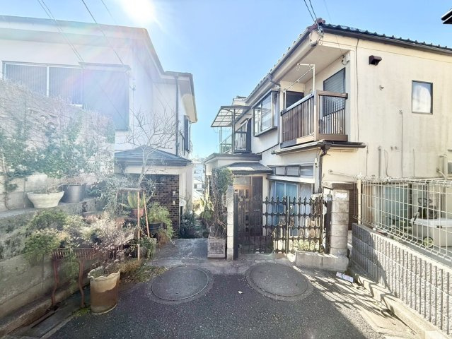 板橋区成増4丁目　中古戸建の前面道路含む現地写真|2026.02.21撮影

現地ご見学希望・資料請求などお気軽にお問い合わせ下さい！
03-5990-5201