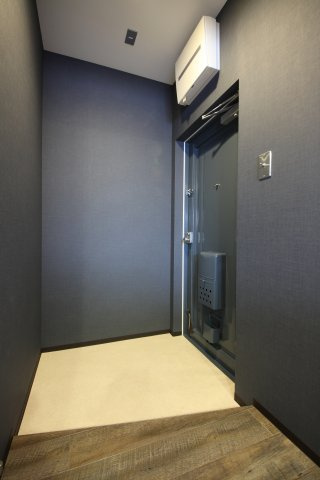 浦里第一マンションの玄関|写真はイメージです。色仕様は現況優先になります。