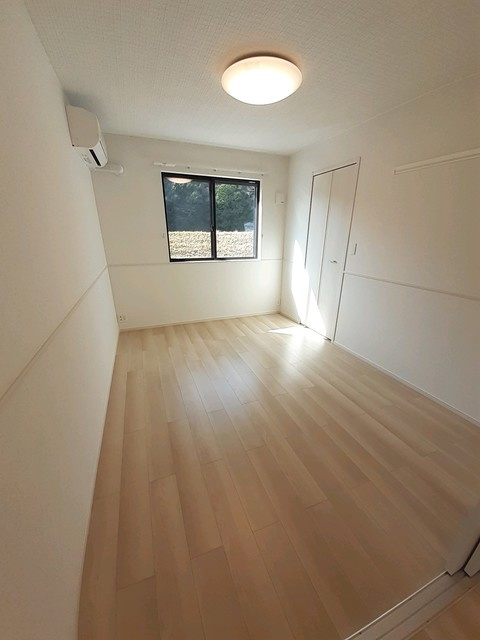 広島市安佐北区上深川町のアパートの寝室