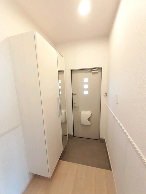 広島市安佐北区上深川町のアパートの玄関