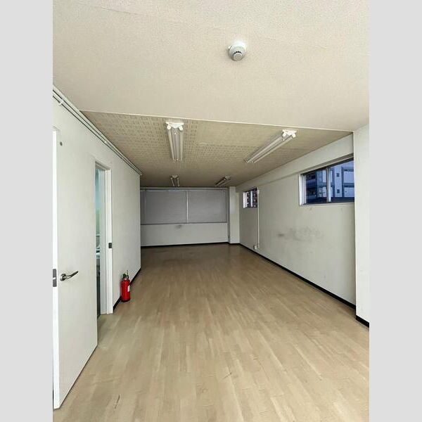 蒲生4丁目駅前ビルの内装