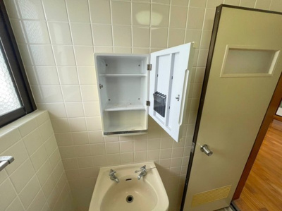 【洗面所】 | コーポ高月 | ※退去前の為、302号室の写真になっております　現状優先です