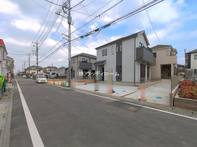 越谷市花田4丁目　新築一戸建て　C号棟の前面道路含む現地写真