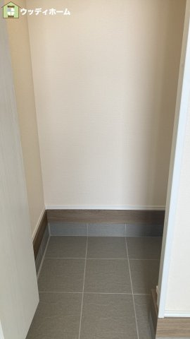 越谷市花田4丁目　新築一戸建て　C号棟の玄関