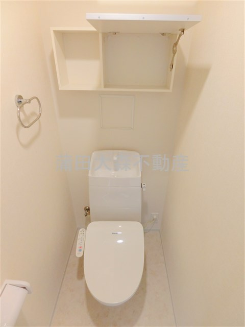 Forest　capeのトイレ|棚収納と温水洗浄便座付きのトイレ　