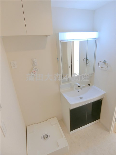 Forest　capeの洗面所|洗面脱衣所　3面鏡の独立洗面台　洗濯機置き場