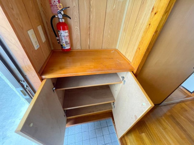 【玄関】 | コーポ高月 | ※退去前の為、302号室の写真になっております　現状優先です