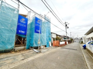 【前面道路含む現地写真】