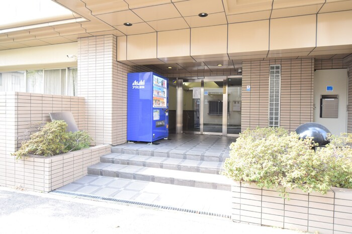 甲南クローバーハウスのエントランス