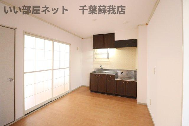 メゾンフローラおゆみ野の居間・リビング|こちらの居間で趣味の時間をお楽しみください