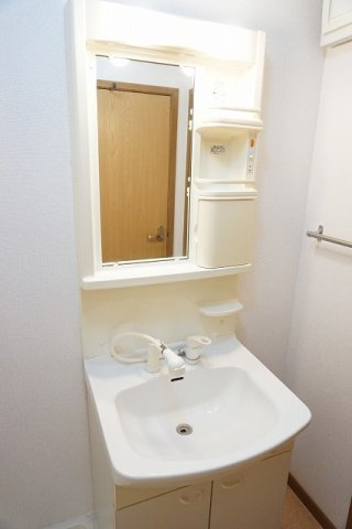 ＥＳＰＯＩＲ　ＫＵＲＯＤＡの洗面所|ゆったりとスペースのある洗面所