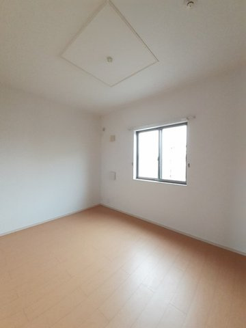 クレセント　Ⅰの内装|明るい色調の室内です