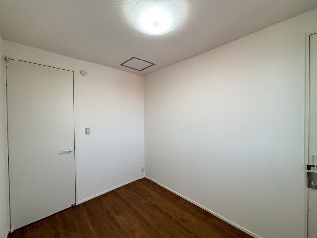 MELDIA昭和区川名本町301①｜名古屋市の戸建ならホームアップの洋室|全室にクローゼットを完備。お洋服や荷物を隠して収納できるので、お部屋をいつも広々スッキリと保てます。