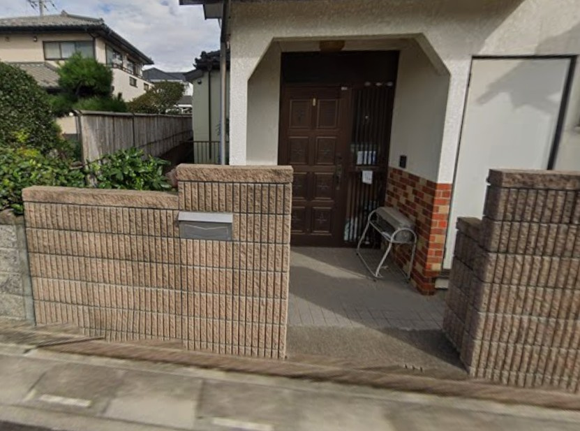【中古】鶴ヶ島市中新田中古住宅の玄関|玄関アプローチ