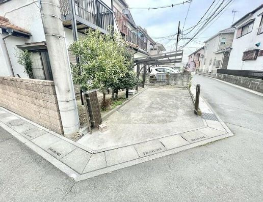 【中古】鶴ヶ島市中新田中古住宅の駐車場|駐車場の用意があります