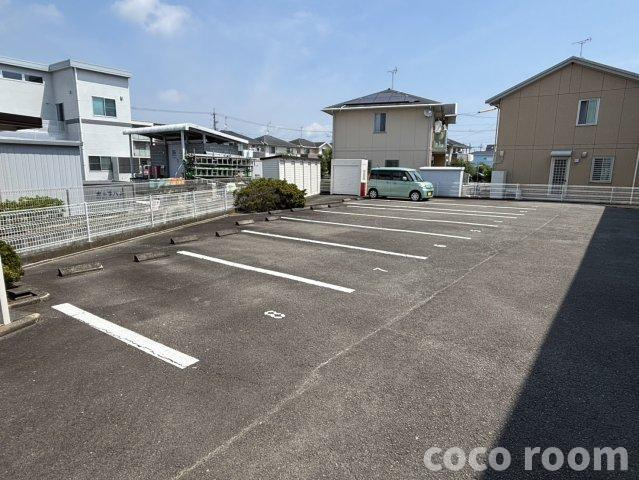 ハイカムールshimizuの駐車場