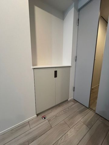 クロスレジデンス神田神保町の玄関