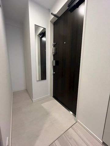 クロスレジデンス神田神保町の玄関