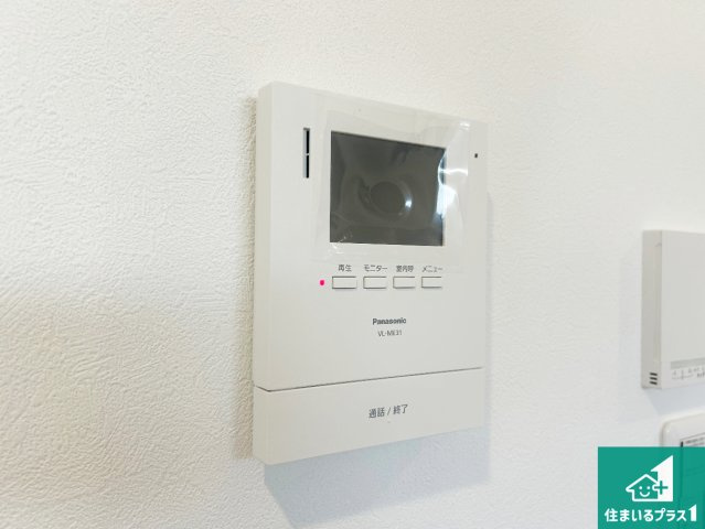 神戸市北区広陵町　新築一戸建ての防犯設備|カラーモニターインターホン！声だけでなく来訪者の姿や顔がモニターで確認できるので、小さなお子様がいらっしゃるご家庭でも安心できます！