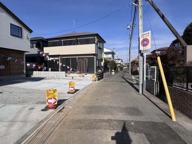 流山市江戸川台東１丁目新築戸建【江戸川台小学校：9分】の前面道路含む現地写真|東側前面道路