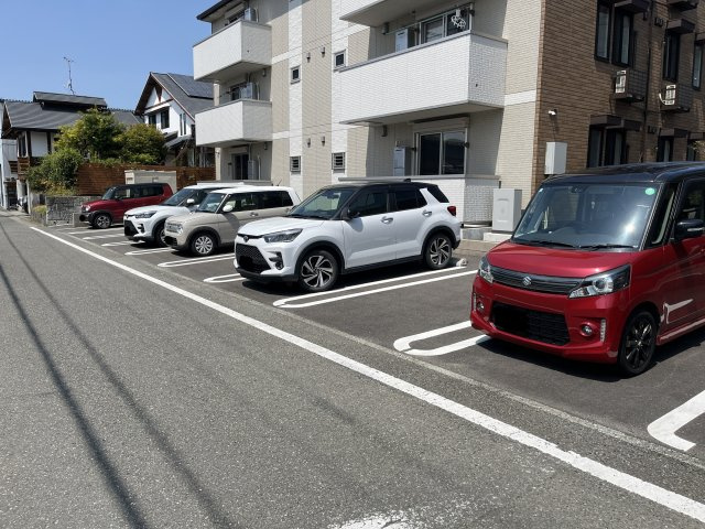 プレミスト新八代の駐車場
