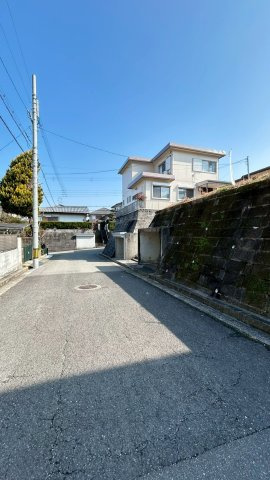 湯山台2丁目の前面道路含む現地写真