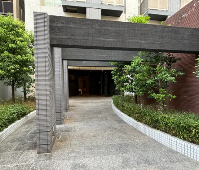 レジディア新宿イーストⅡのエントランス