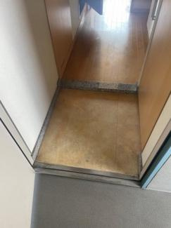 レガスタ東向島の玄関