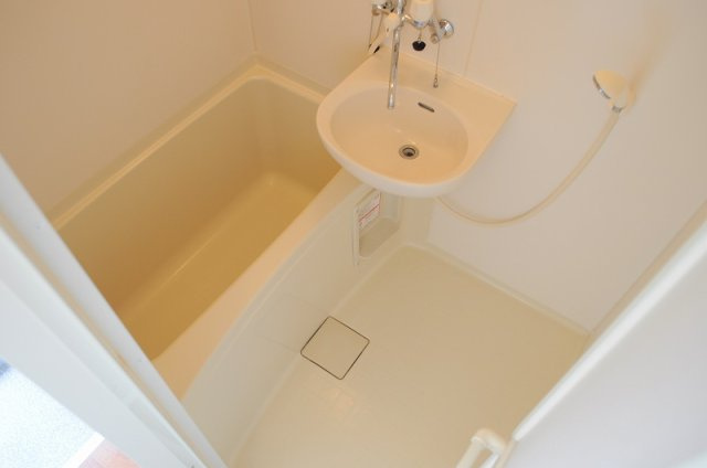 レオパレス中筋の浴室|風呂・トイレ別