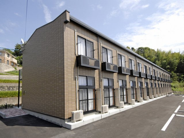 レオパレスオズヴァリーの外観|落ち着いた雰囲気の外観です